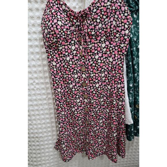 Bundle of womens size M summer dresses. White is NWT - Picture 2 of 4